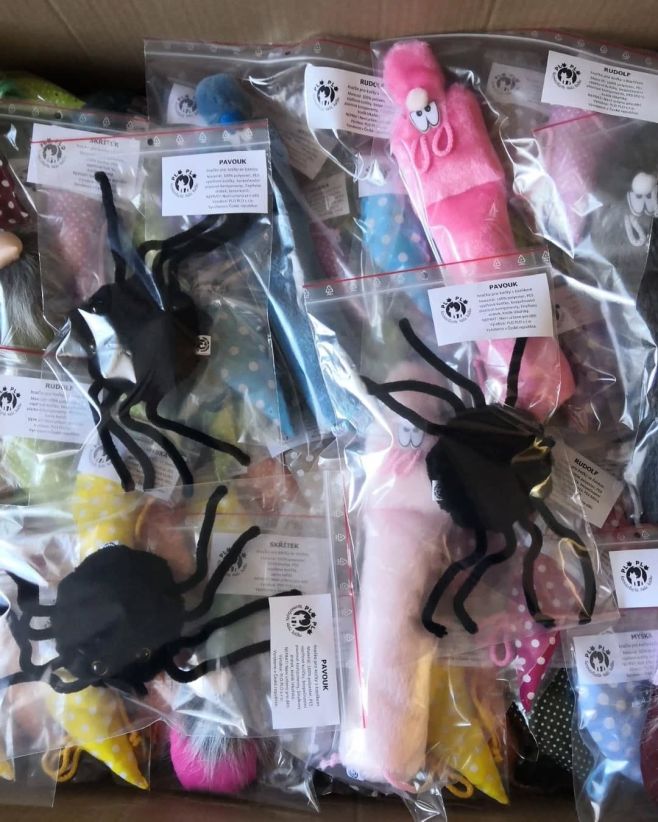 Voňavé hračky se šantou a kozlíkem pro zverimex 🐈‍⬛🐈‍⬛🐈‍⬛ #ploploskrabadla #hrackyprokocky #santakocici #kozliklekarsky...